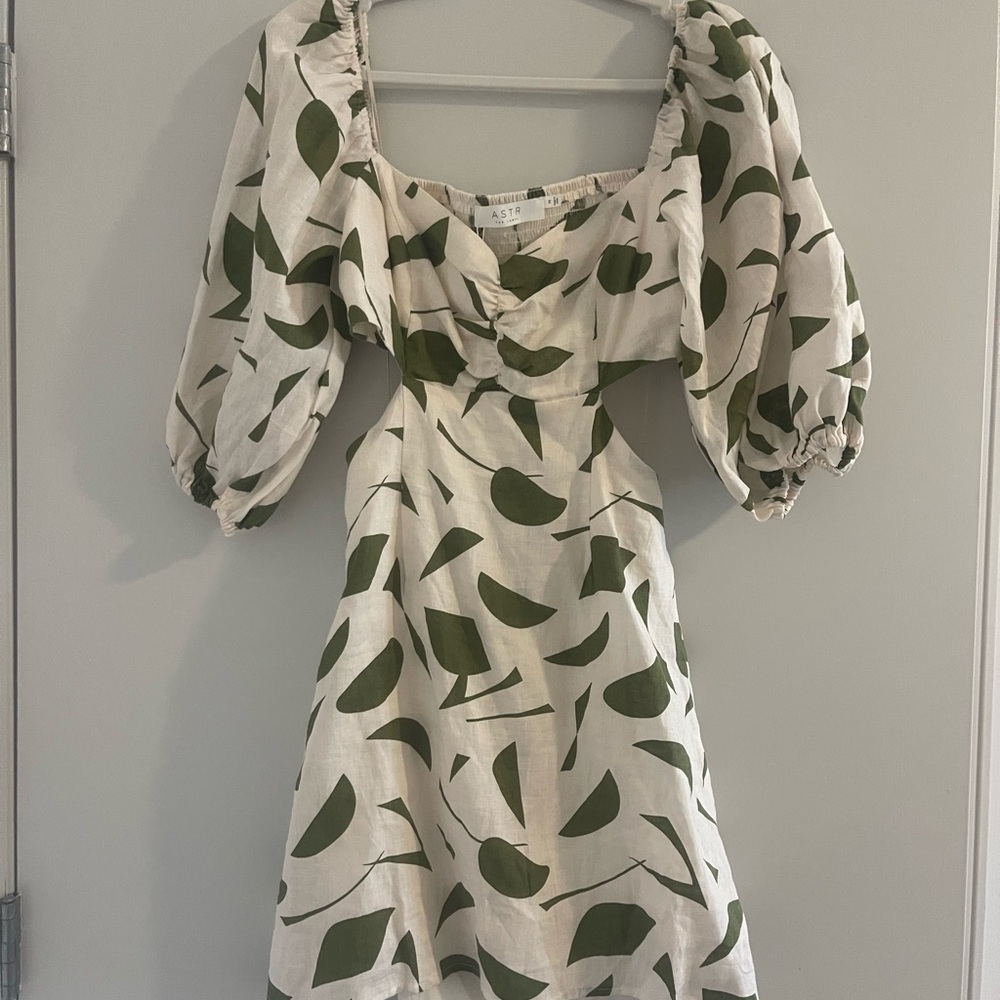 ASTR the Label Heather Abstract Print Cutout Bubble Sleeve Mini Dress
